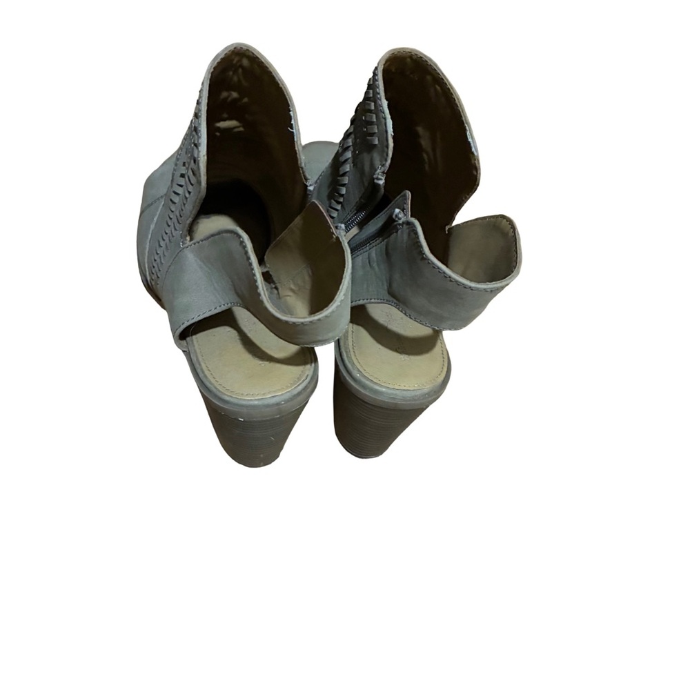 Universal Thread Gray Peep-Toe Heels - image 3